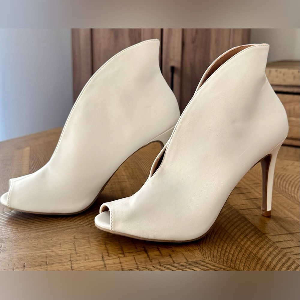 Christian Siriano White Peep-Toe Cutout Stiletto Booties - Picture 3 of 7